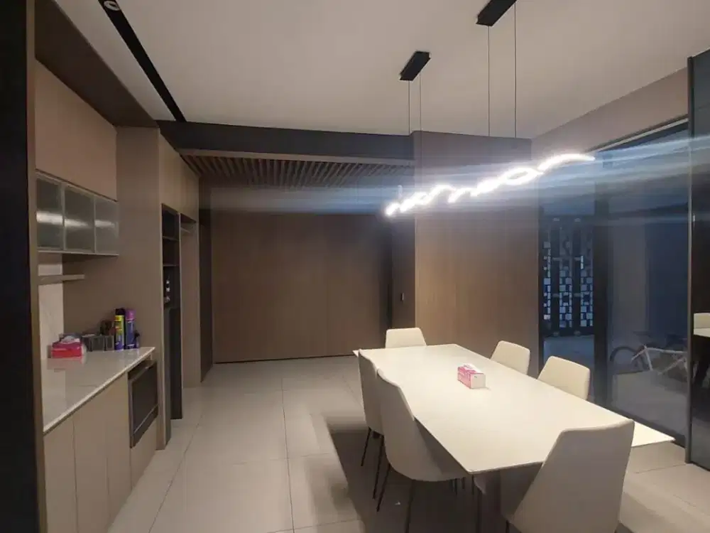 Dijual Rumah Lux Semi Furnished Kota Baru Parahyangan