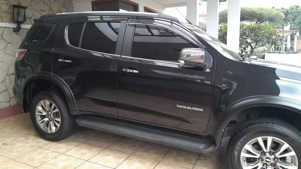 CHEVROLET TRAILBLAZER 2018 WARNA HITAM