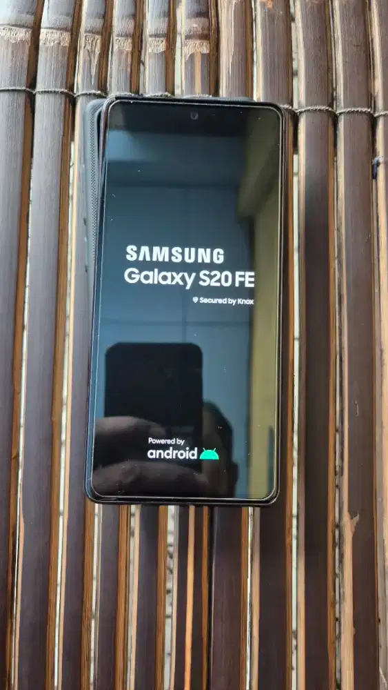 Samsung S20 FE  8/128Gb