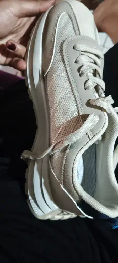 Sepatu sneakers wanita