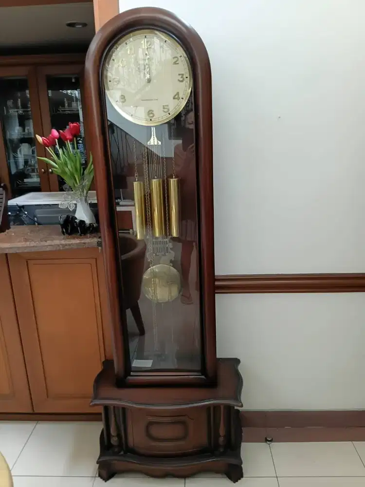 LEMARI JAM WESTMINSTER DE LUXE