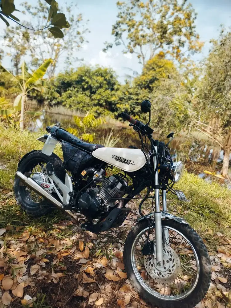 Assalamu'alaikum izin post honda megapro mono custom