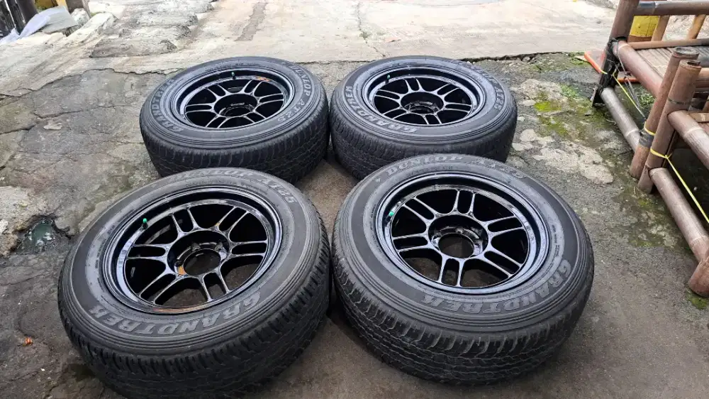 Velg dan ban r18 fortuner pajero