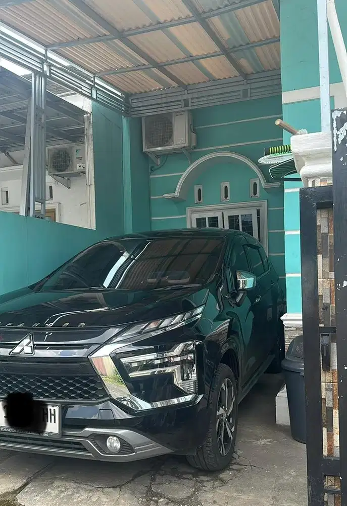 MOBIL XPANDER ULTIMATE 2024 HITAM