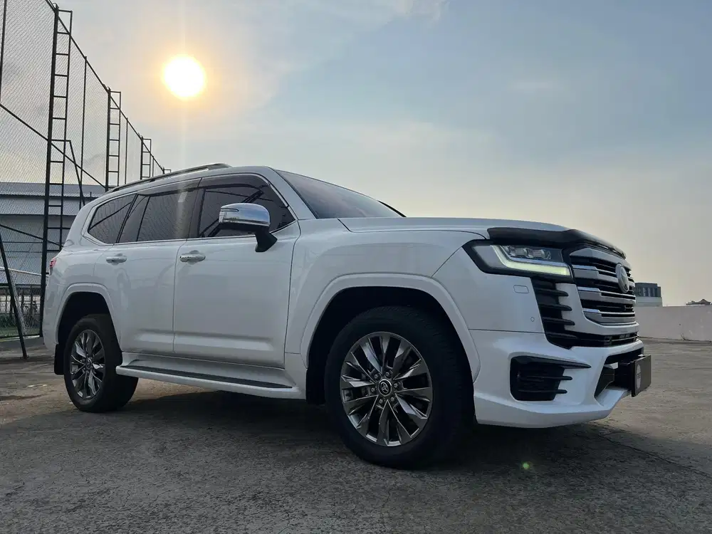 TOYOTA Land Cruiser 300 VXR 4x4 AT 2024