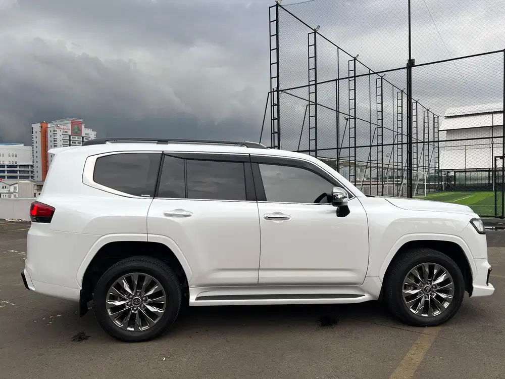 TOYOTA Land Cruiser 300 VXR 4x4 AT 2024