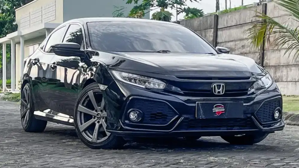 Mobil Bekas Grade A+ Honda Civic Turbo Hatchback 1.5 CVT 2018 Murah