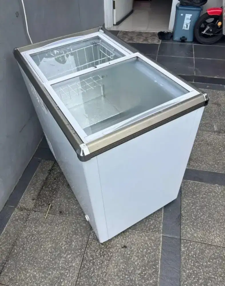Freezer sliding glass RSA 200LITER