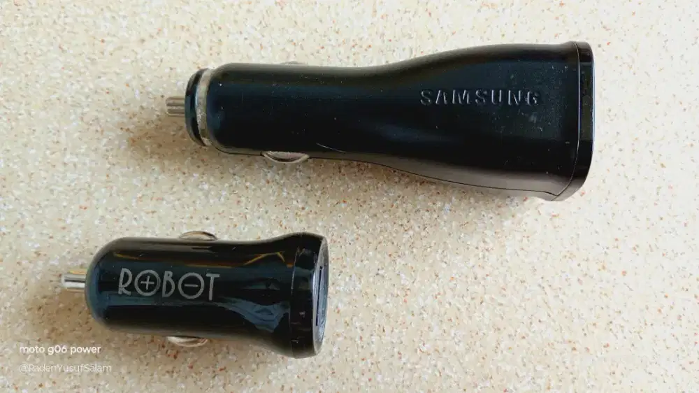 Car Charger Samsung atau Robot