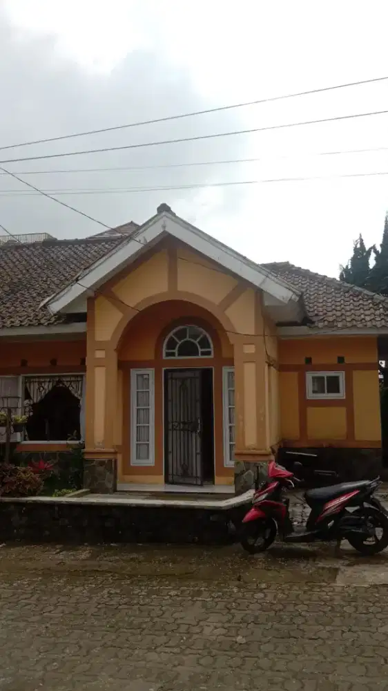 Dijual Villa asri di Cipendawa