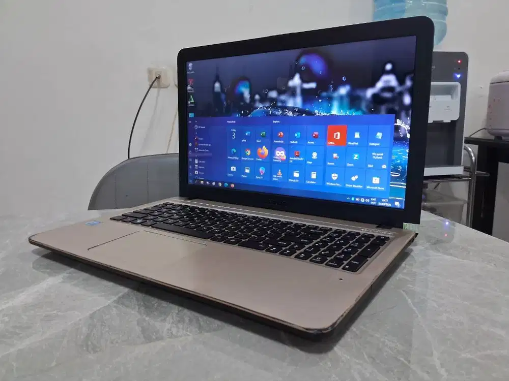 ASUS 15.6in SSD 768GB DDR4 Win ORI BATRE KUAT Laptop Normal BerGaransi