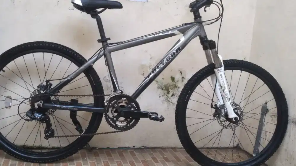Dijual cepat butuh dana sepeda MTB polygon perimir 3.0 frame Aolly