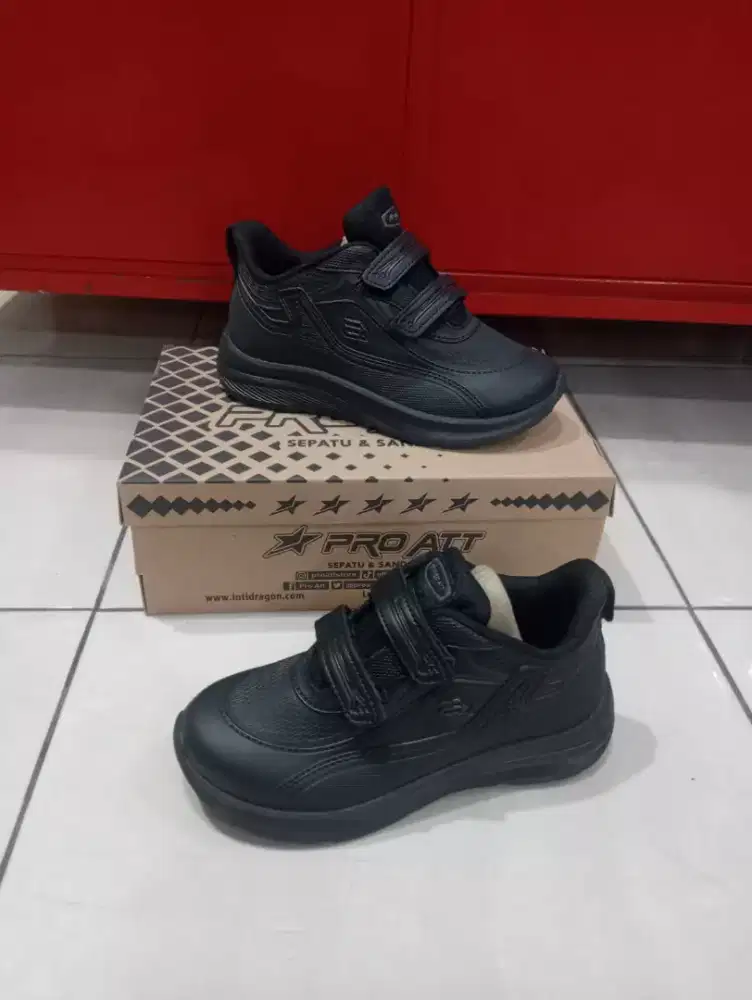 sepatu anak tidak tembus air