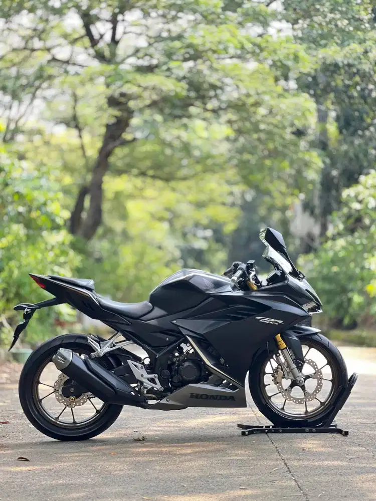 HONDA NEW CBR 150R NON ABS 2023 HITAM SILVER KM 8K PAJAK ON LIKE NEW