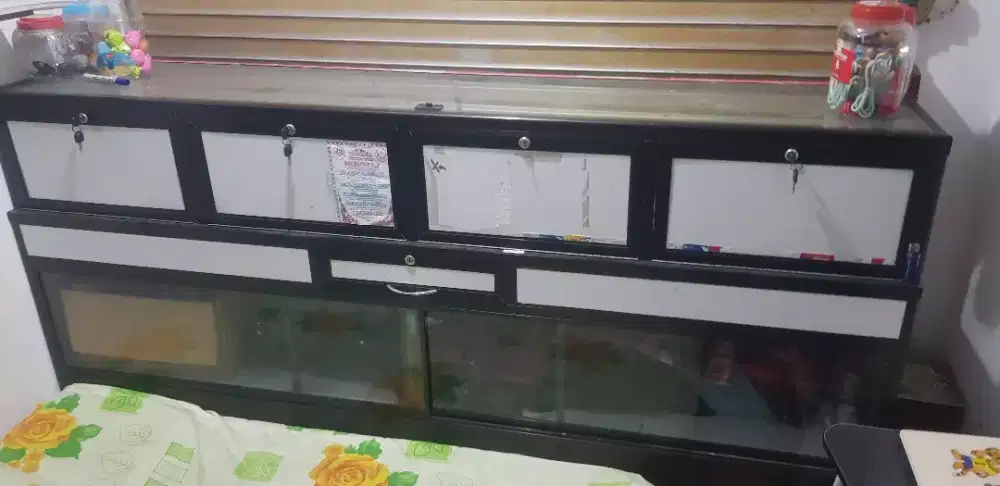 Etalase bekas ponsel