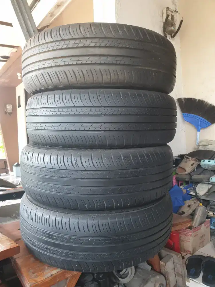 Dunlop enasave 215 60r17