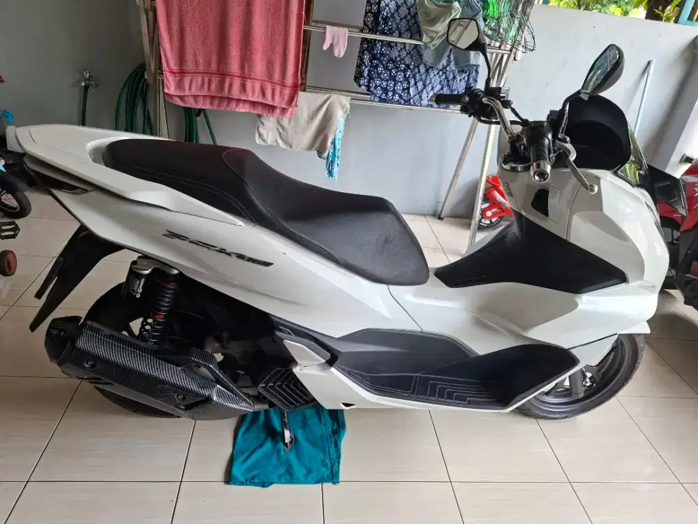 Di Jual Santai PCX 160cc 2024 Putih Low Km