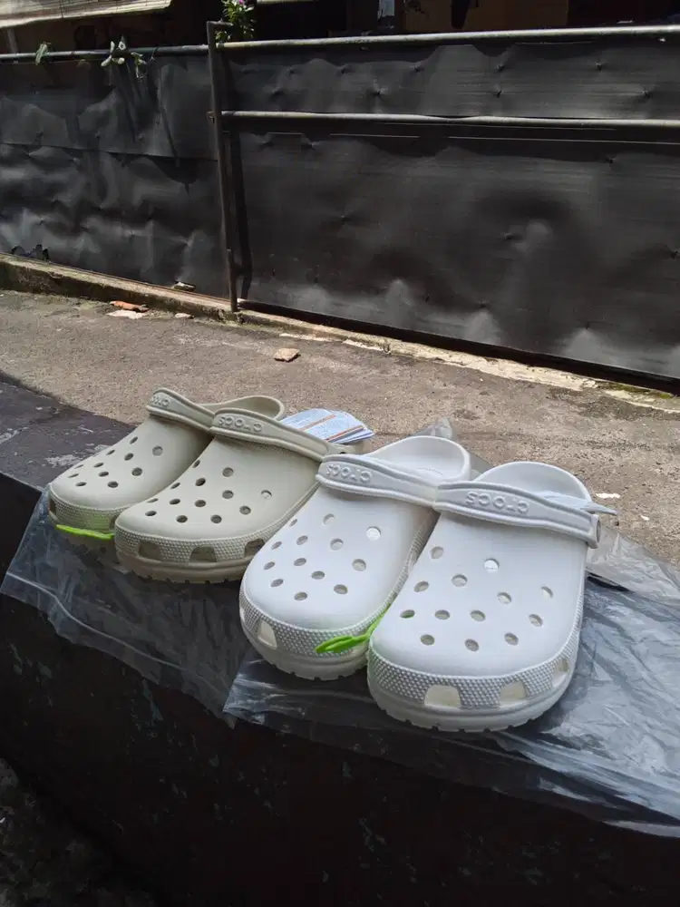 CROCS CLASSIC (white M10/43-44) (cream M8/41-42)m M8