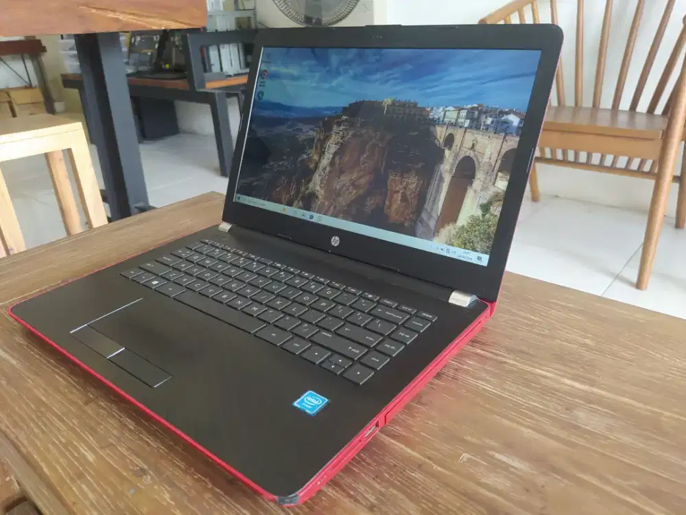 Laptop HP 14-bs004TU