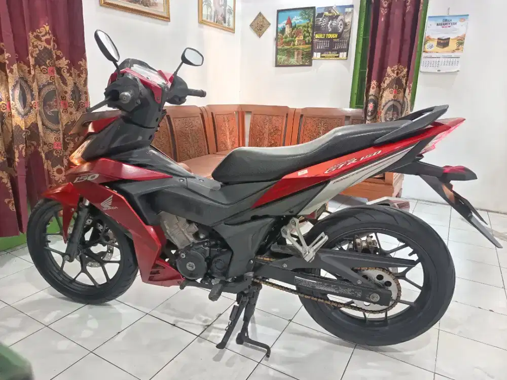 Honda Supra GTR 150 kondisi terawat pajak baru surat lengkap