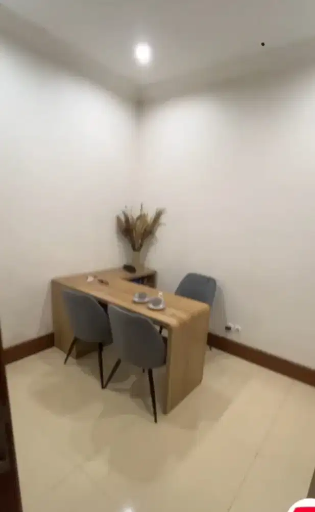 Meja dan kursi kantor