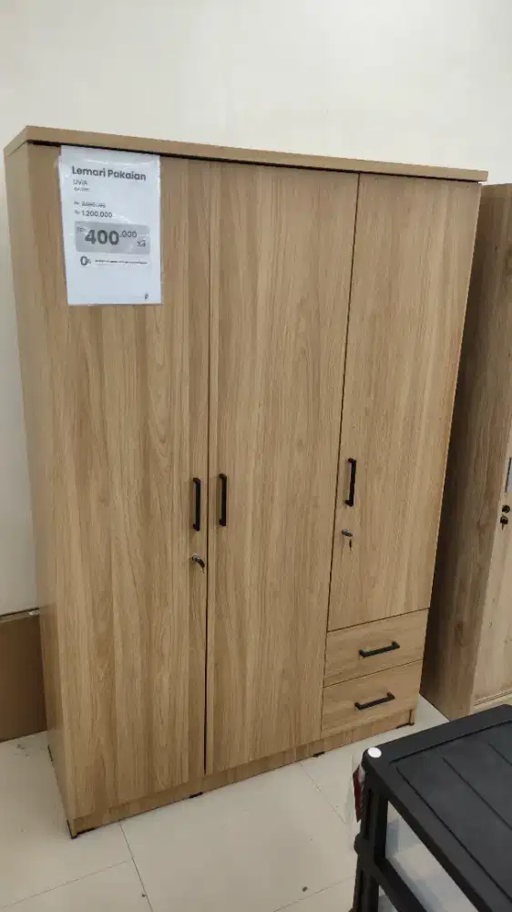 LEMARI PAKAIAN 3 PINTU CUCI GUDANG