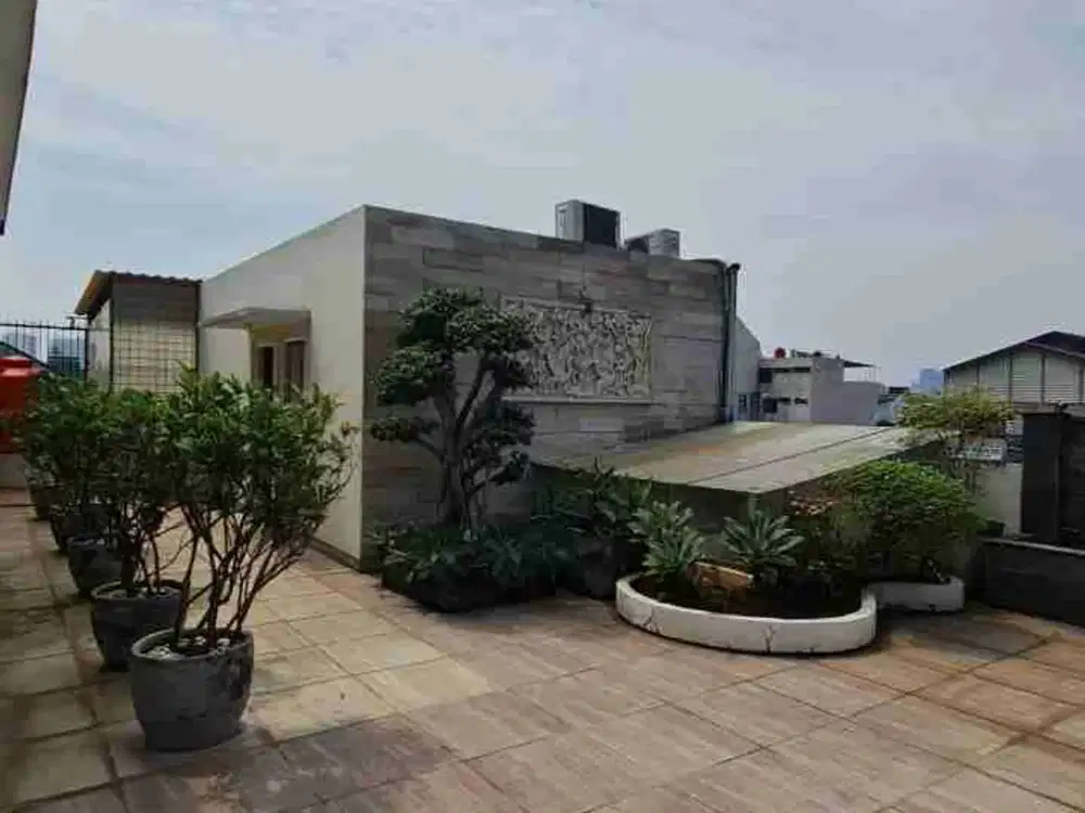 Rumah Mewah Sektor 1C - Full Furnished & Lantai Marmer