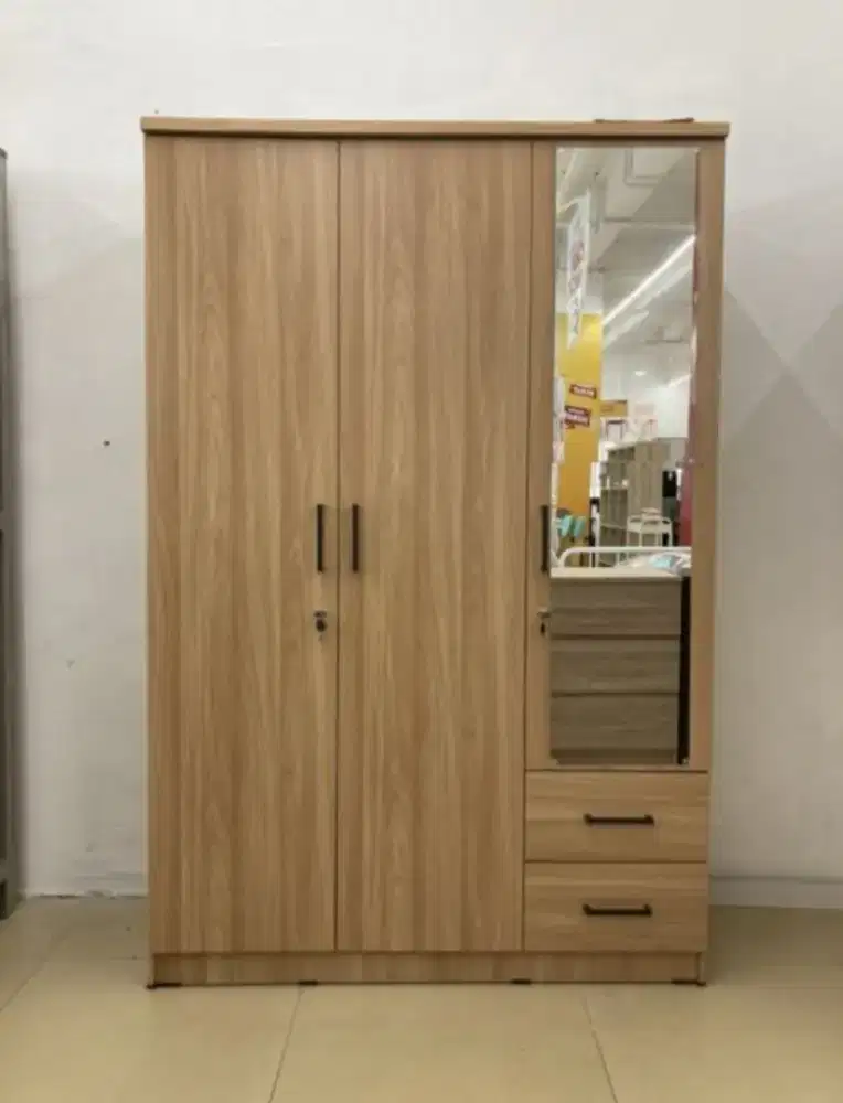 Lemari pakaian livia