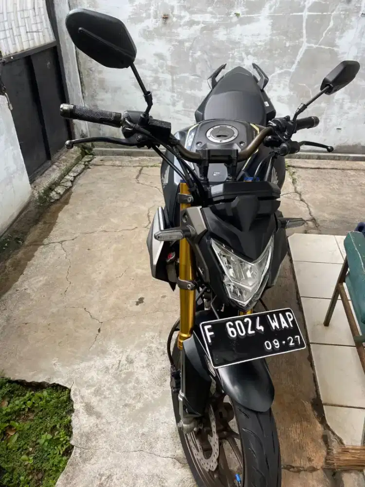 Cb 150 r 2022 warna hitam