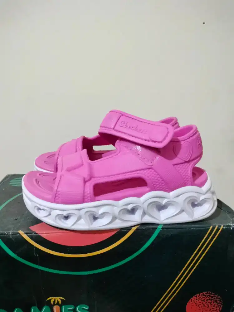 Sepatu anak perempuan skechers