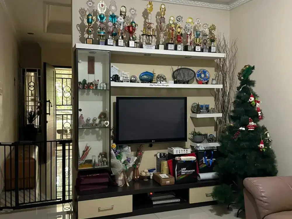 Rumah Bagus Furnished 2 Lantai Meadown Green, Jalan Palem