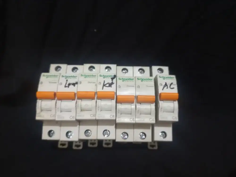 MCB Schneider 6A Bekas