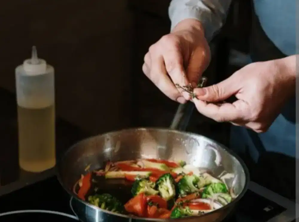 DI BUTUHKAN LOWONGAN STAFF KITCHEN SEGERA