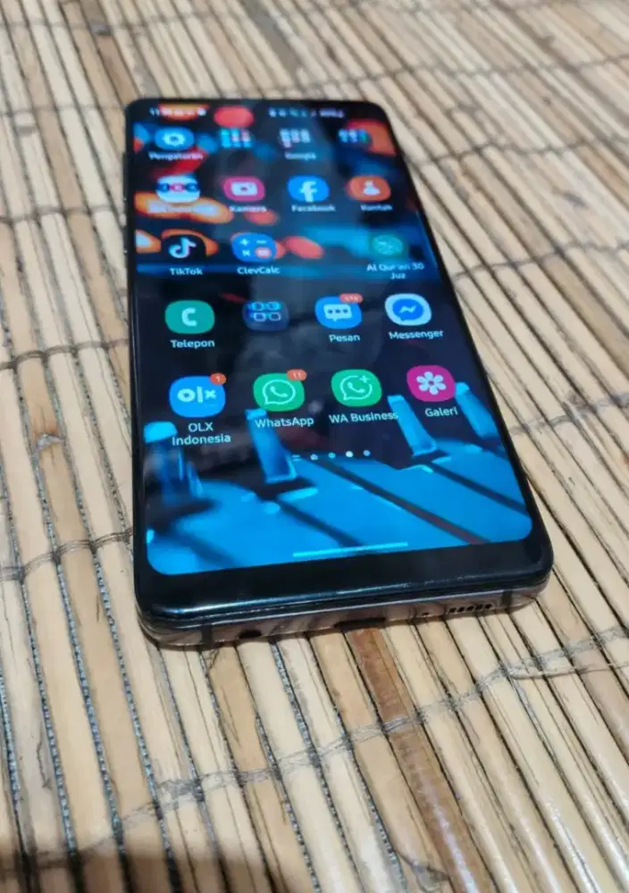 Samsung s10 kondisi normal siap pake