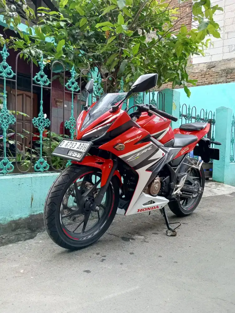 Low km 10rb kilo mulus terawat siap pakai Honda CBR 150cc