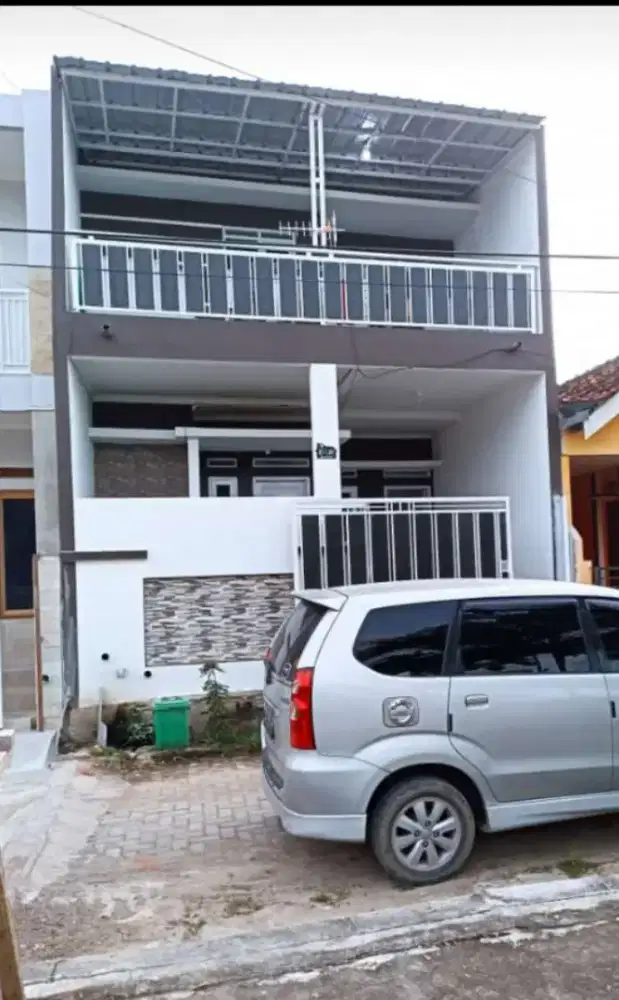 Dijual rumah pribadi 2 lt (5KT, 2 KM)