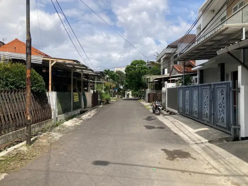 Tanah bagus dalam komplek golf timur arcamanik. Recommended