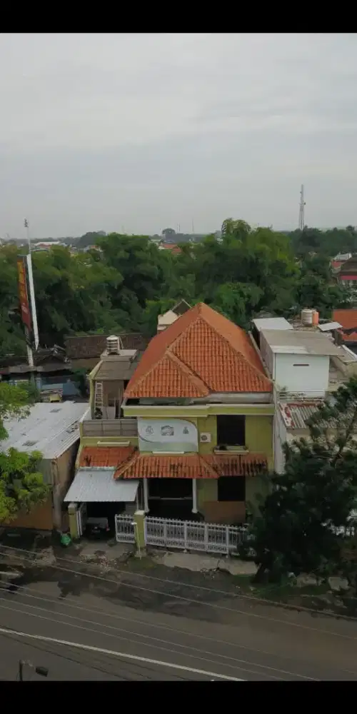 Disewakan atau dijual Rumah Strategis