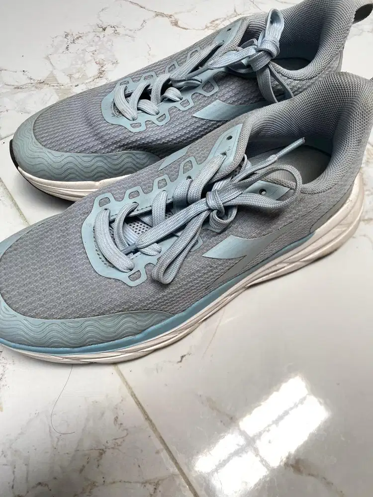 Sepatu diadora running wanita size 39