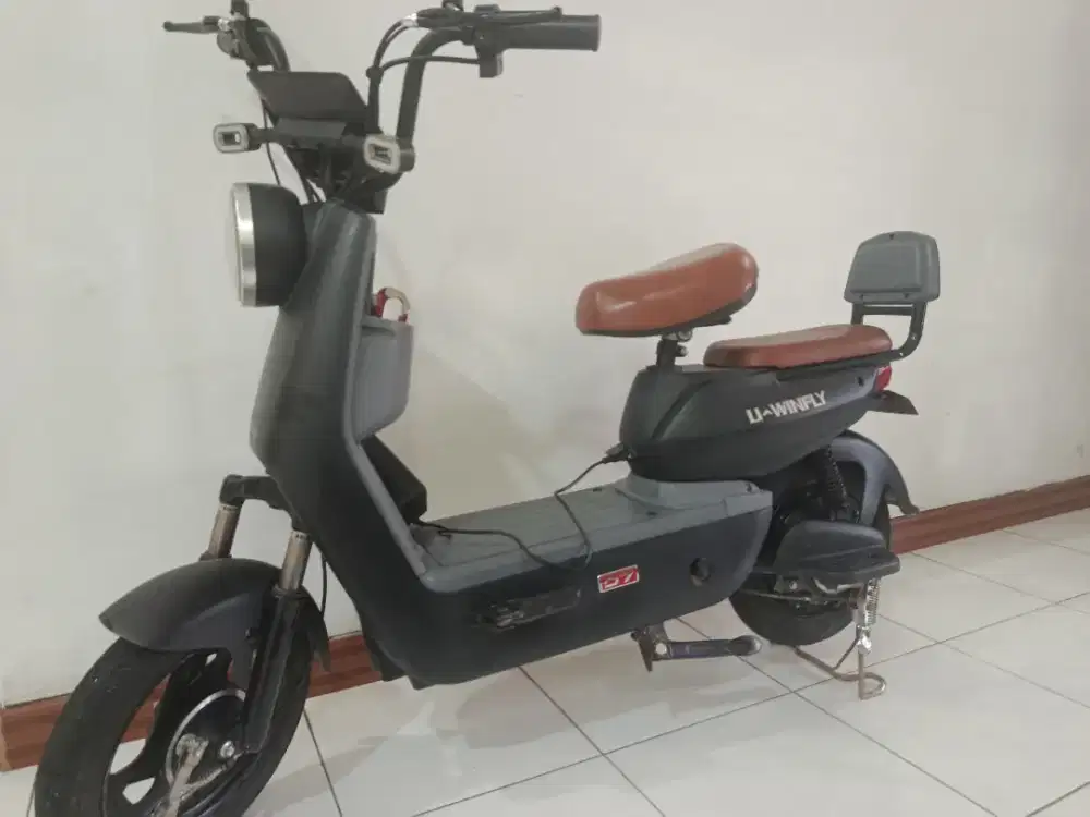 Jual sepeda listrik uwinfly D7 kondisi 90% minus pemakaian. Bintara Ry