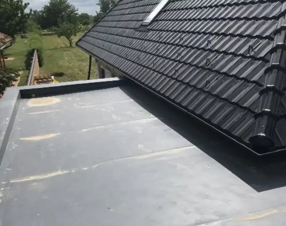 Perbaikan atap bocor renovasi