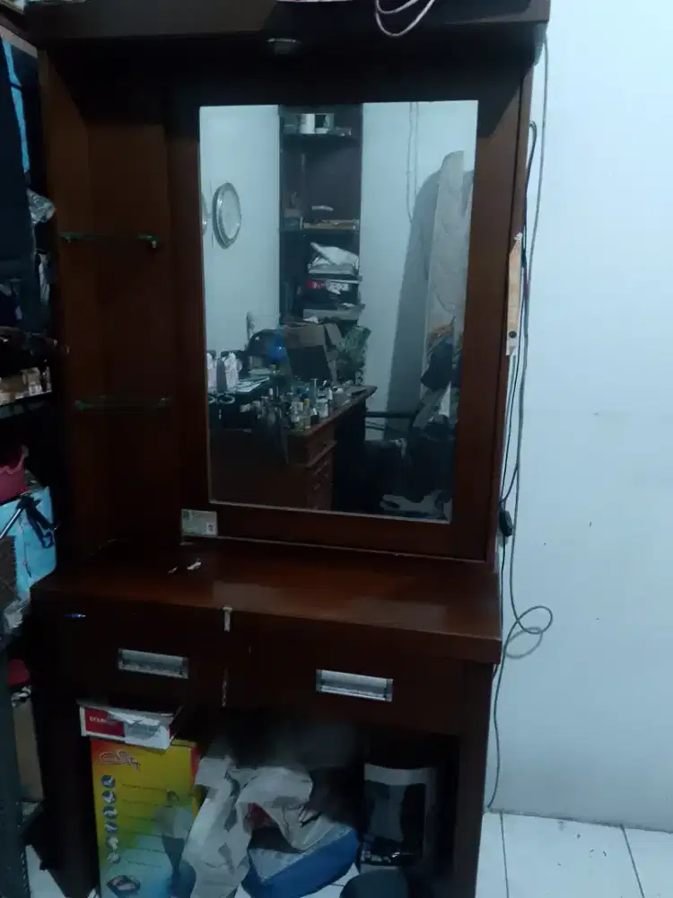 Meja rias pengantin. Meja make up