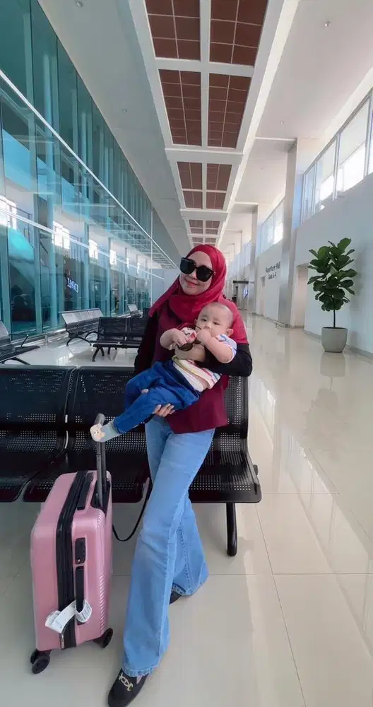 Di cari baby sister dari jam 7 pagi sampai jam 7 malam