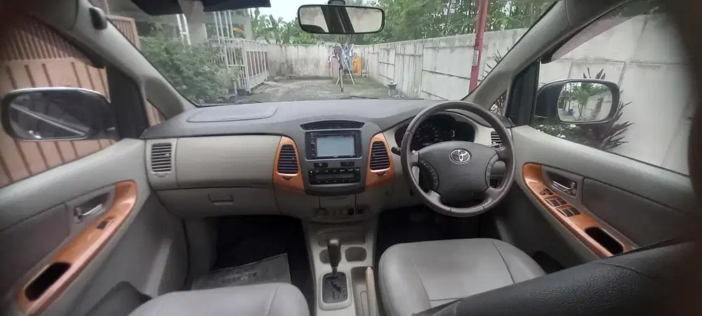 Toyota Kijang Innova 2011 Bensin