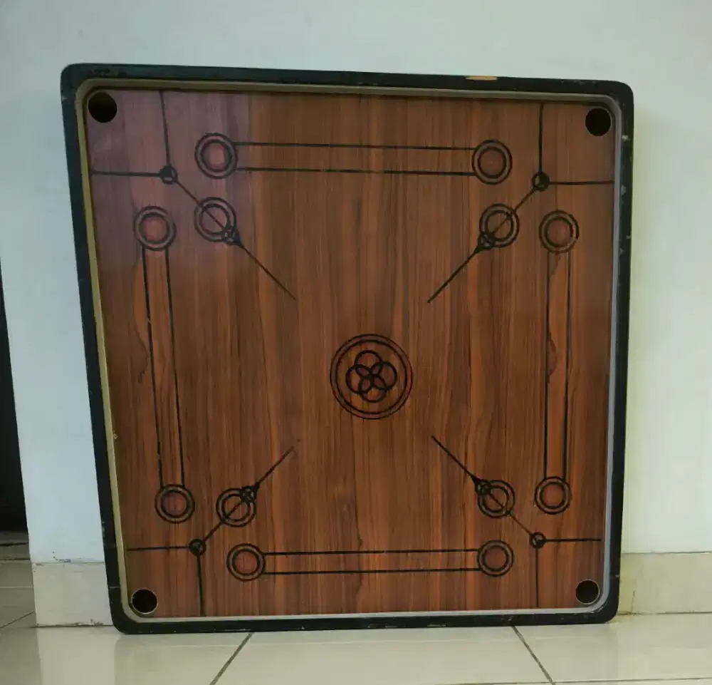 Papan karambol di kondisi bagus