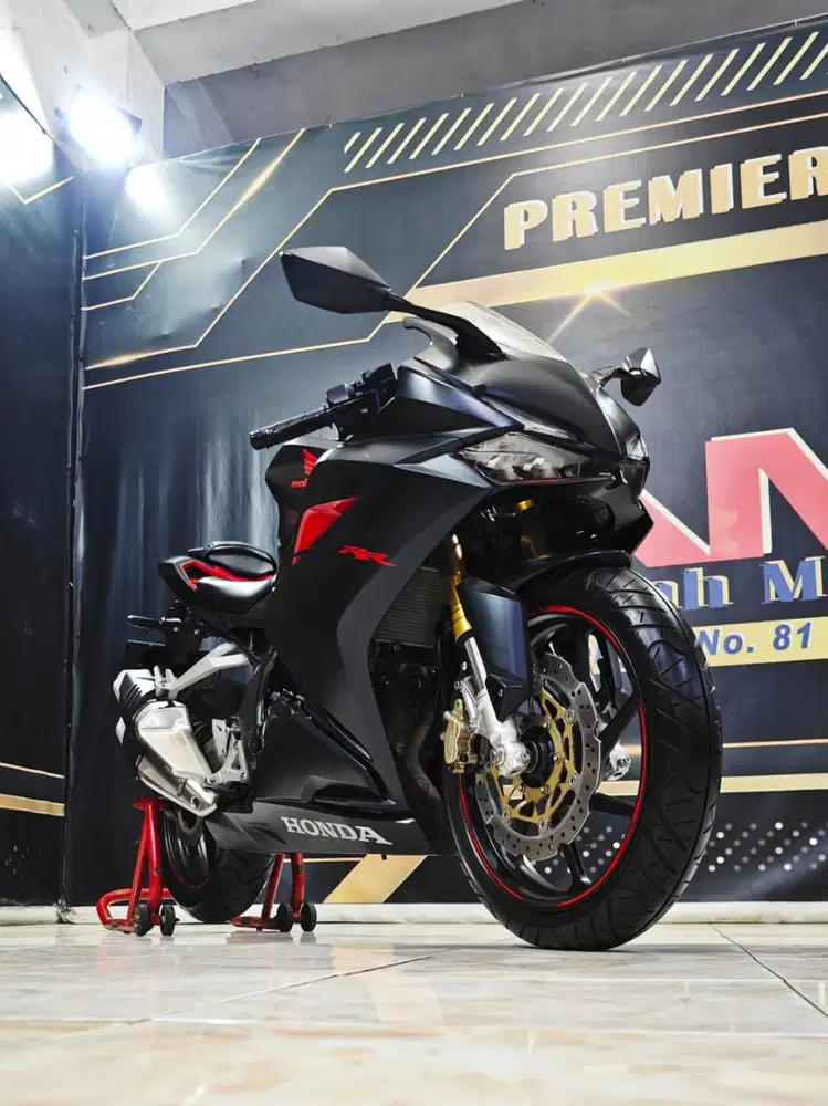 Super nyaman Honda CBR250RR REG 2017 Odo 2rb matte black