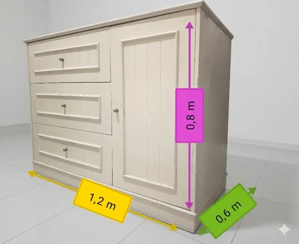 Lemari laci kayu warna putih