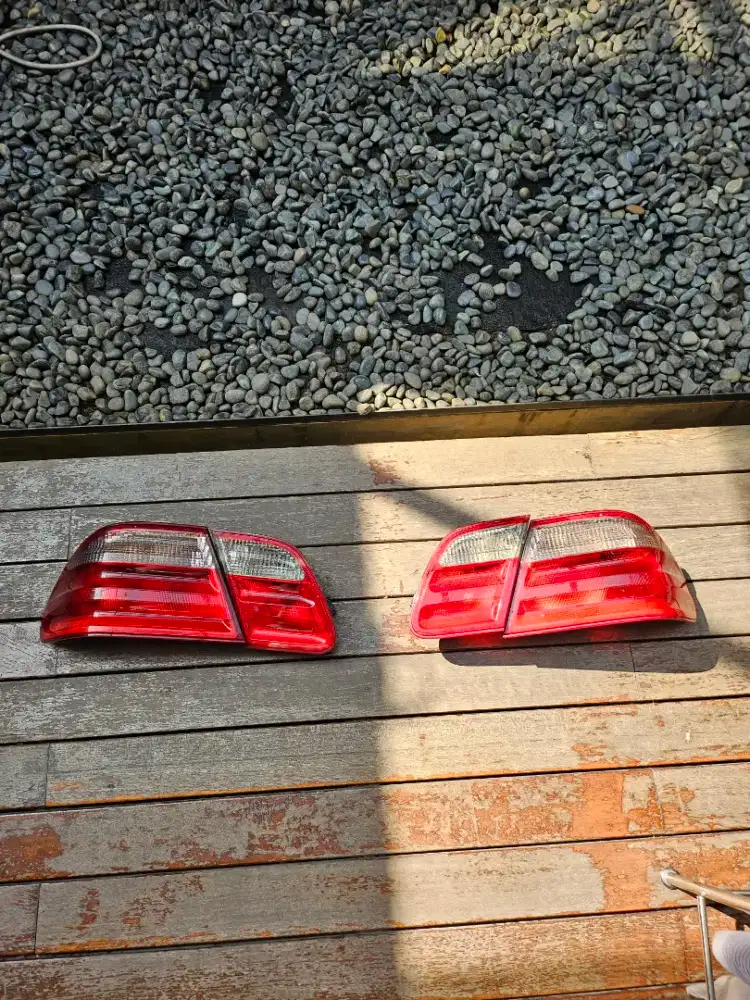 Lampu belakang w210 facelift