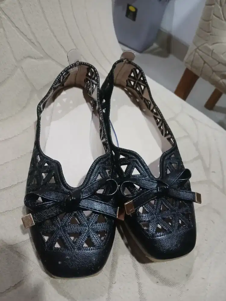 Sepatu fashion hitam