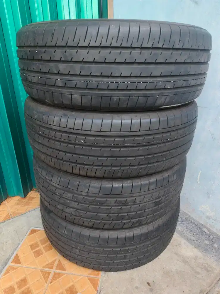 Yokohama BluearthXT 22555R19